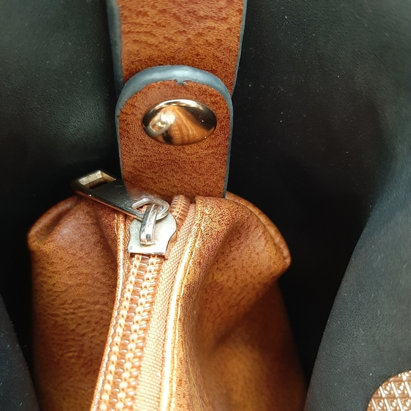 Learher Bag - Picture 7 of 15